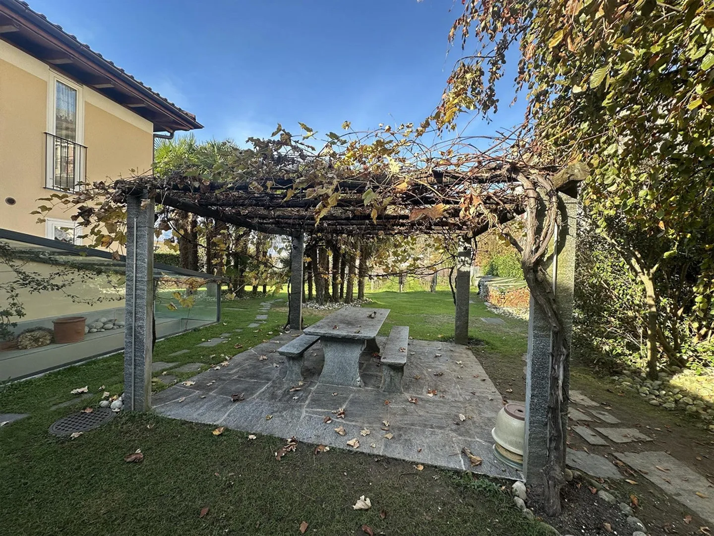 ZU VERMIETEN EXKLUSIVES WOHNUNG IN VILLA MIT GARTEN - Foto 4 von 8