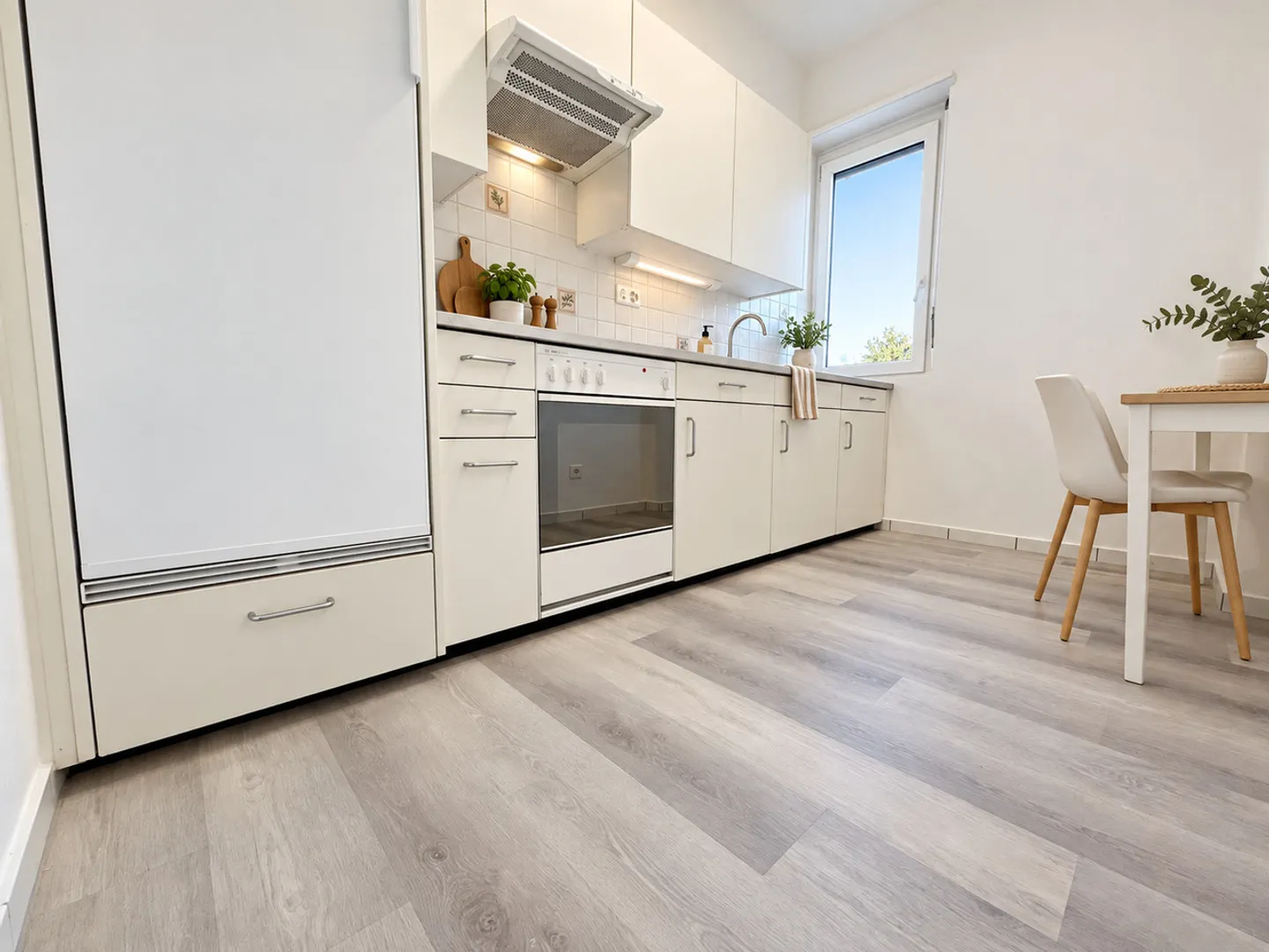Charming 2.5 Room Apartment - Photo 3 of 7