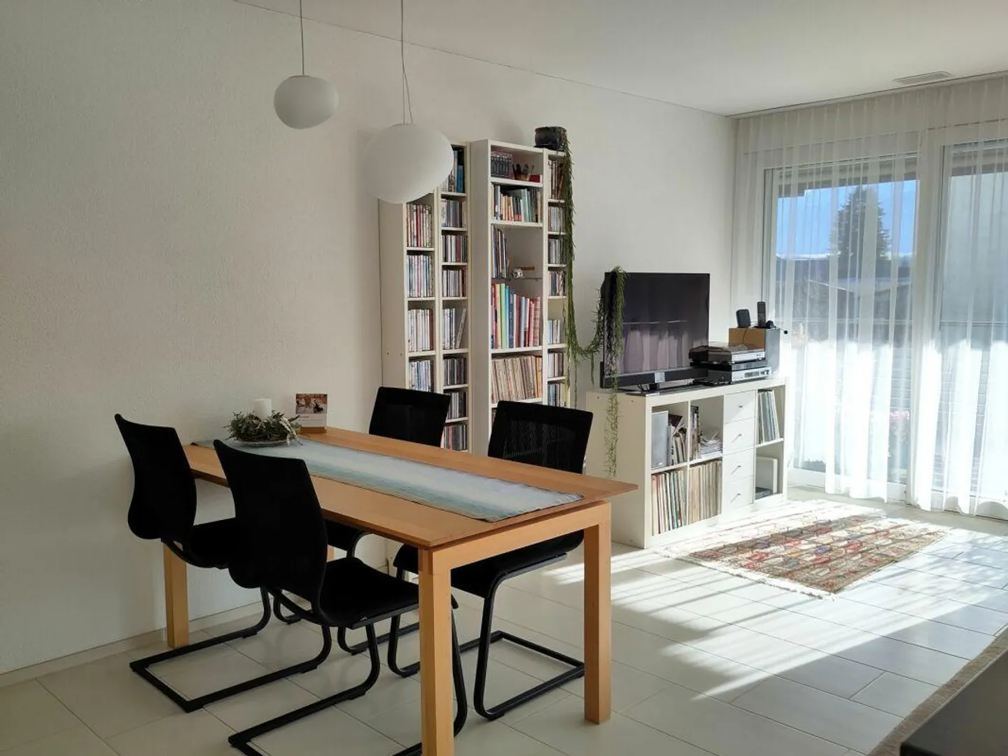 Appartement 4,5 pièces : "Votre nouveau chez-vous : moderne, très ensoleillé et calme, situé au centre." - Photo 3 sur 13