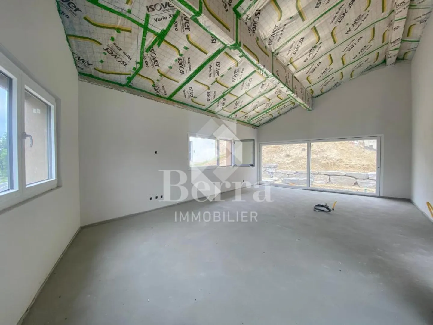 Magnificent Attic soon available! - Photo 3 of 13