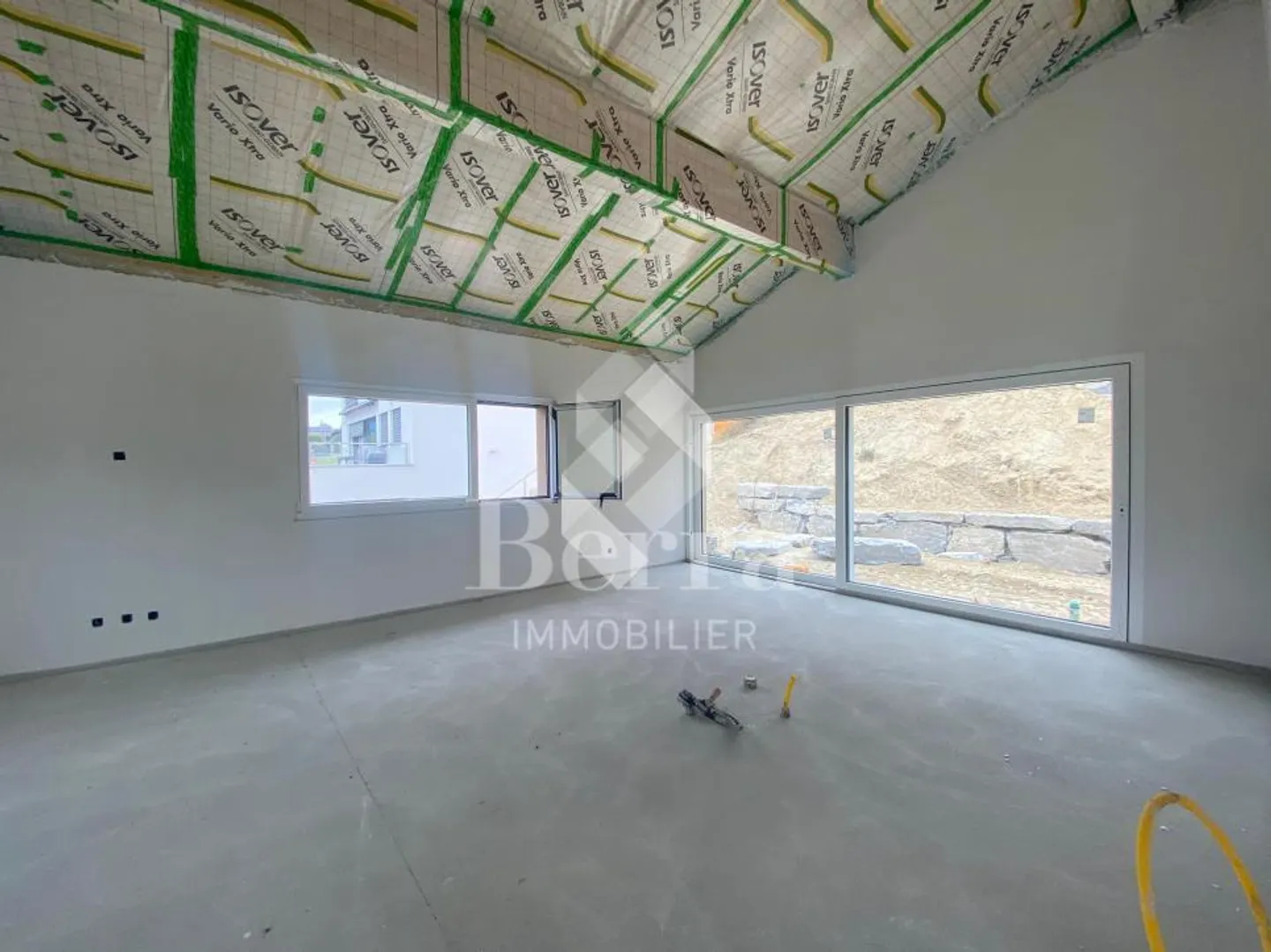 Magnificent Attic soon available! - Photo 4 of 13