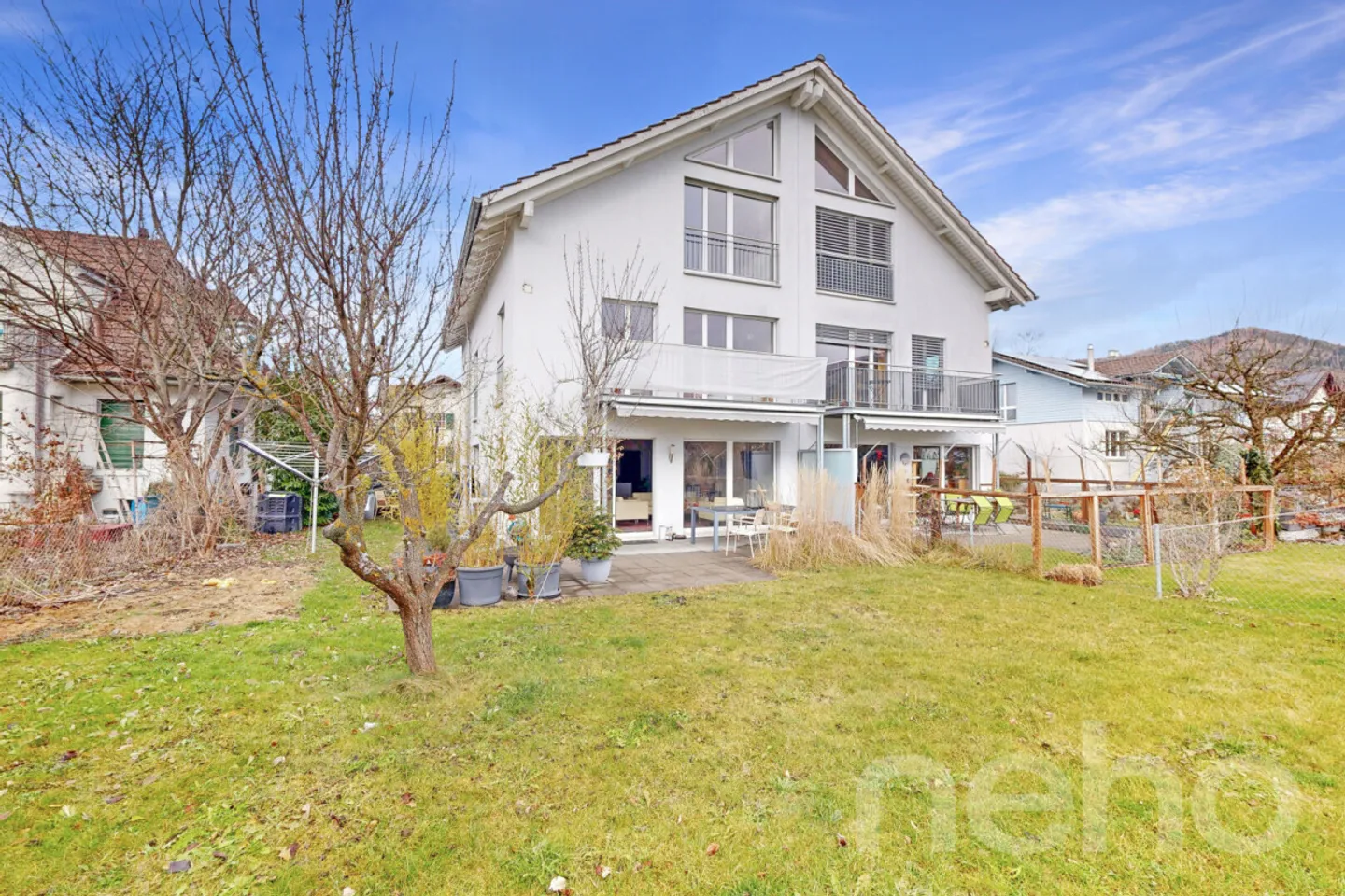 Family-friendly semi-detached house with garden and Niesen view - Photo 2 of 12