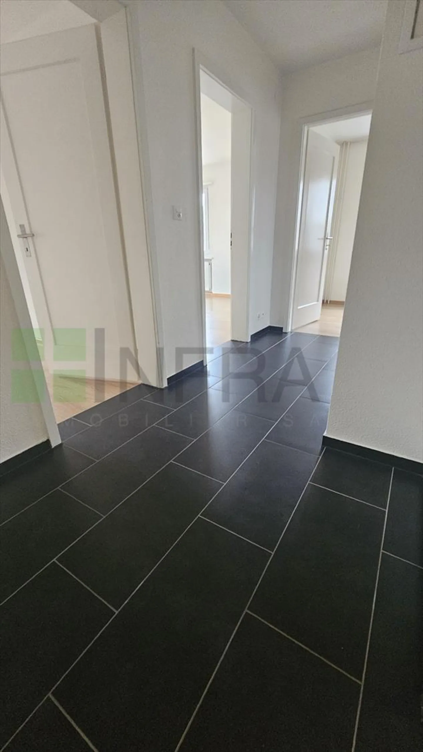 Beautiful 3-room apartment with private garden and terrace - Photo 5 of 12