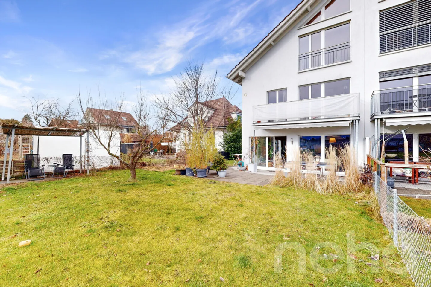 Family-friendly semi-detached house with garden and Niesen view - Photo 4 of 12