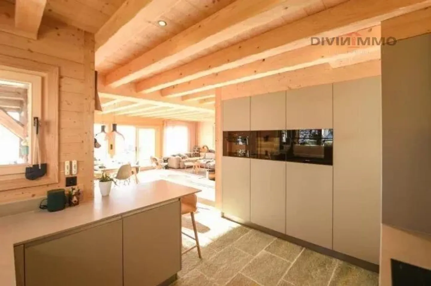 5.5-room luxury chalet in a complex with hotel services - Photo 1 of 5