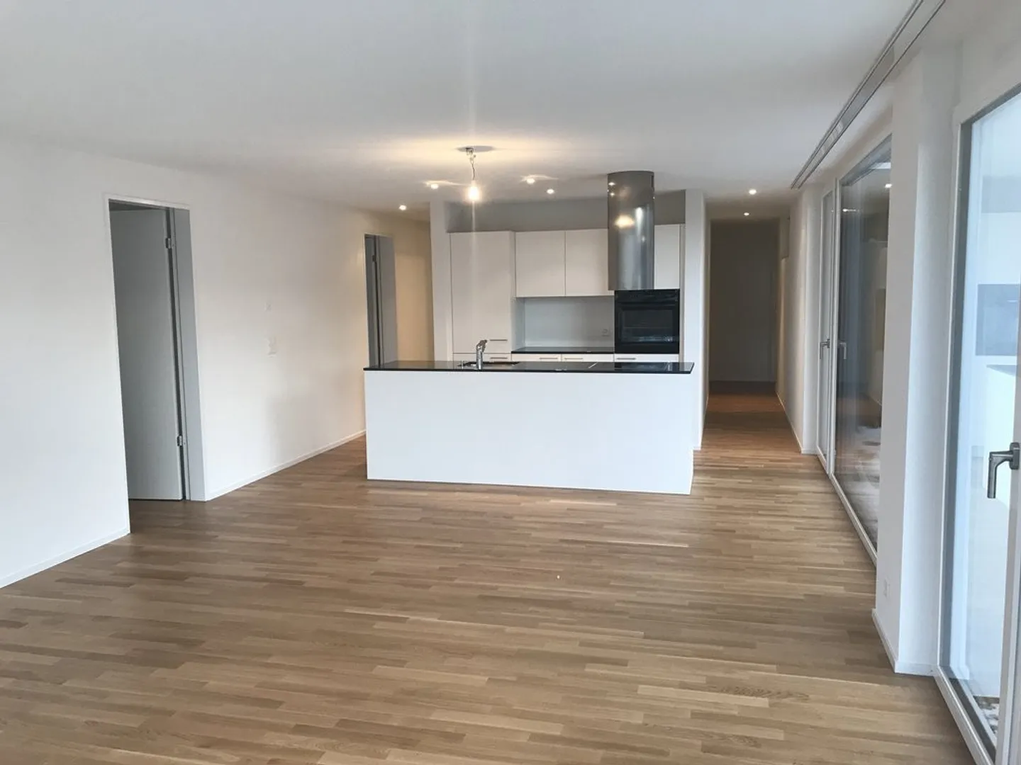 Moderne 4.5-Zimmerwohnung in Boll - Foto 2 von 8