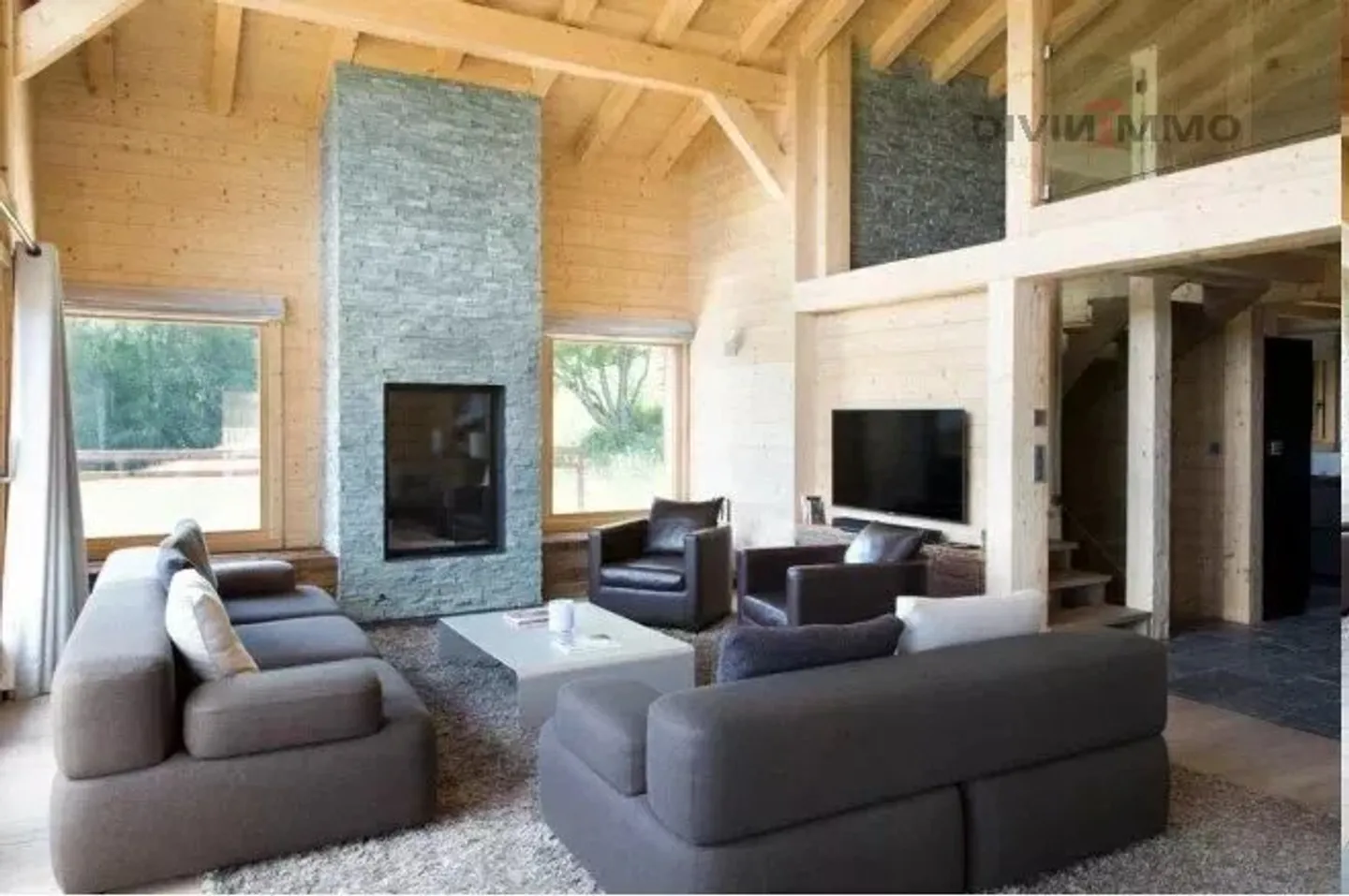 5.5-room luxury chalet in a complex with hotel services - Photo 2 of 5