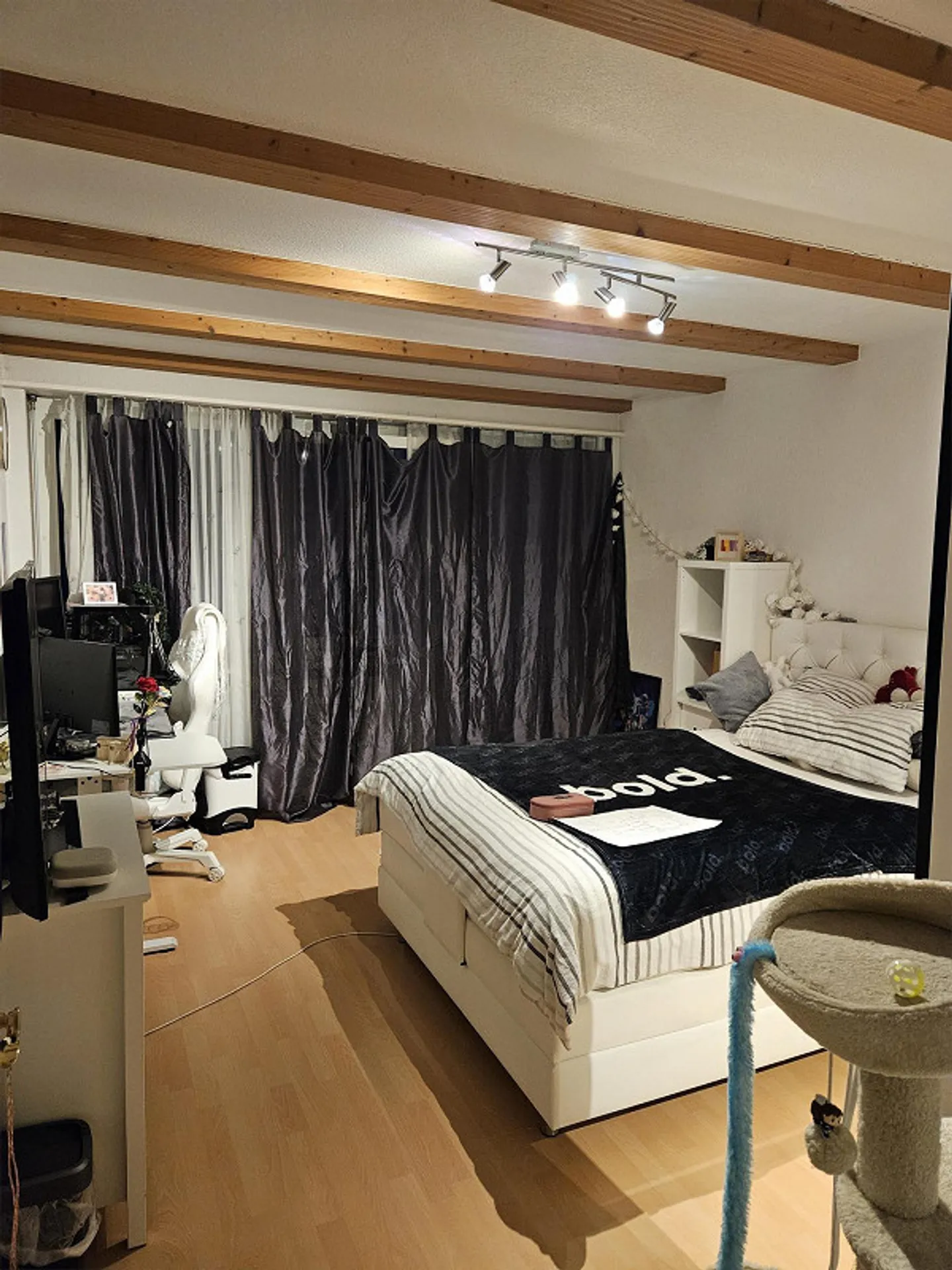 Bright 3.5 Room Apartment a Few Minutes Walk to the Train Station - Photo 2 of 9