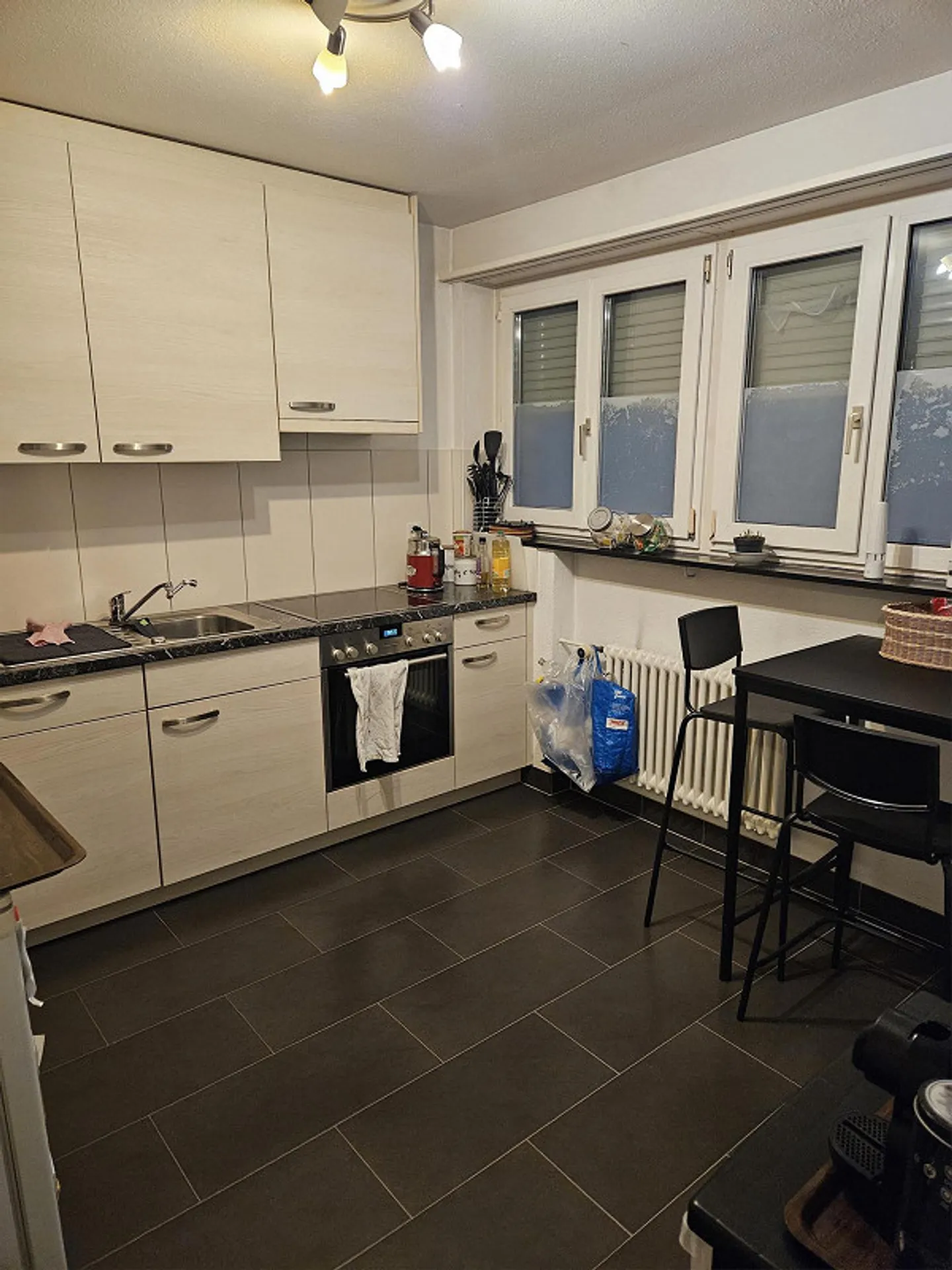 Bright 3.5 Room Apartment a Few Minutes Walk to the Train Station - Photo 4 of 9