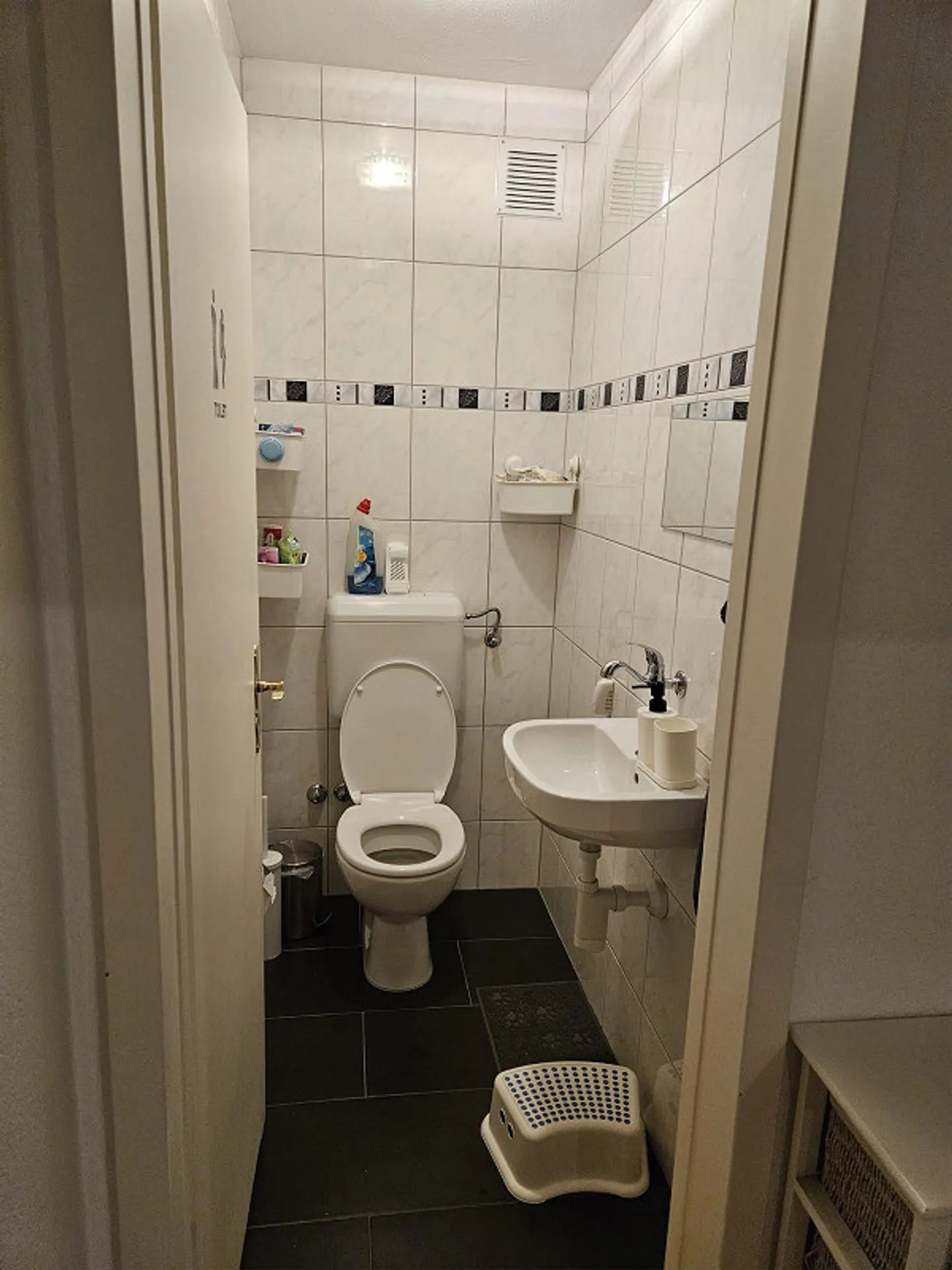 Bright 3.5 Room Apartment a Few Minutes Walk to the Train Station - Photo 9 of 9