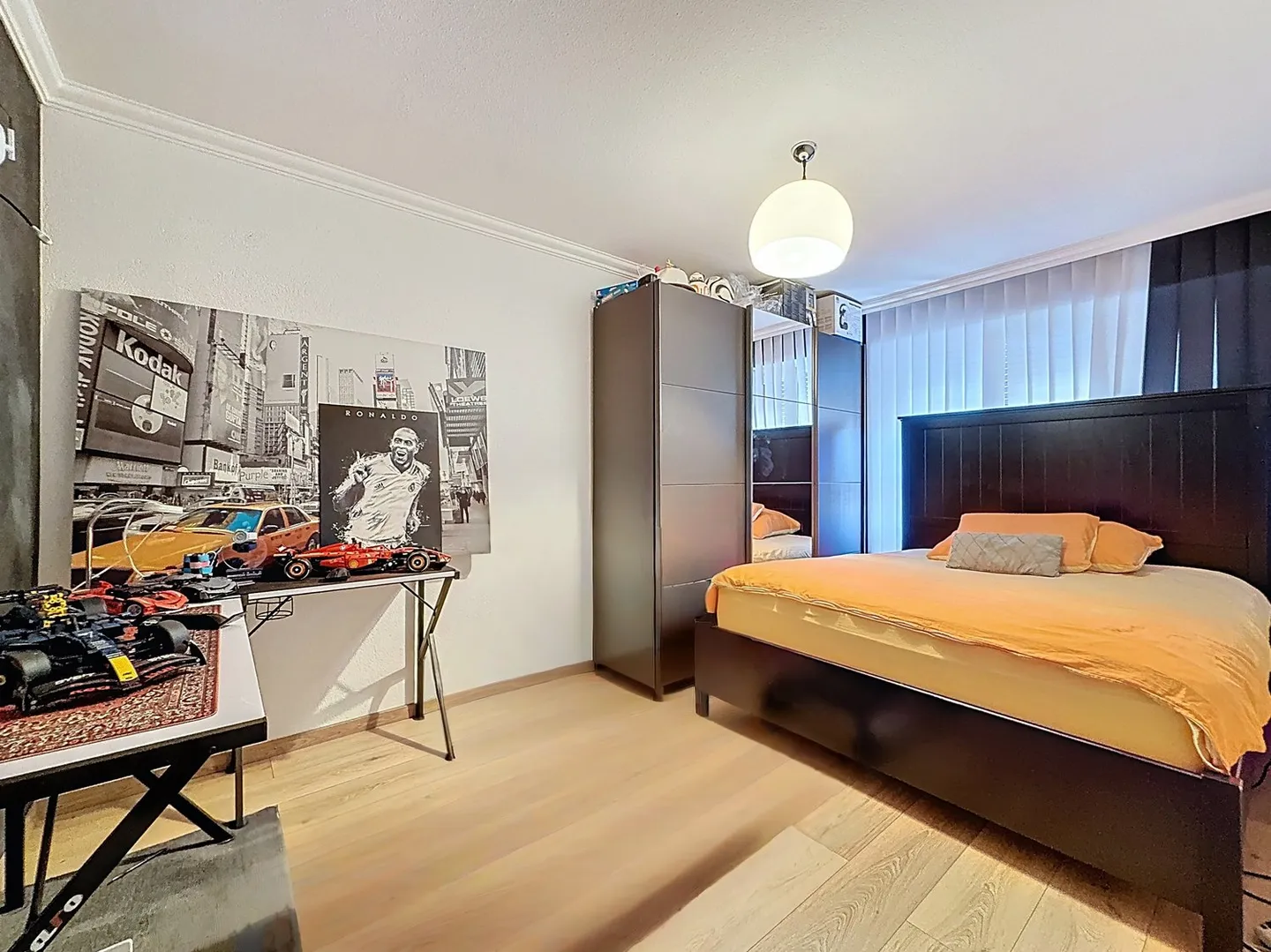Ampio appartamento di 5,5 stanze in stile contemporaneo con luminoso giardino d'inverno - Foto 9 di 11