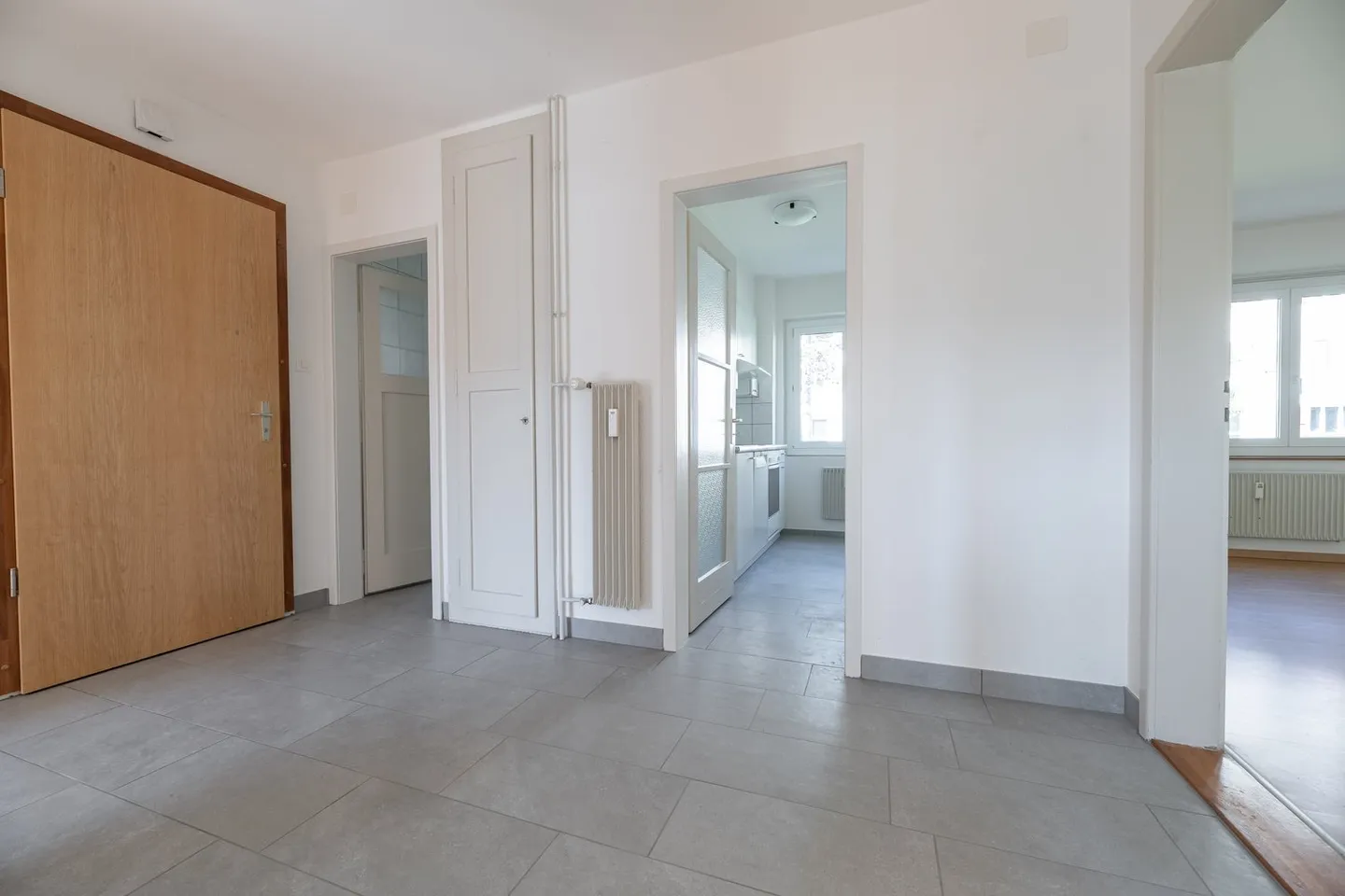 Appartement situé dans un petit bâtiment de 3 étages - Photo 3 sur 12