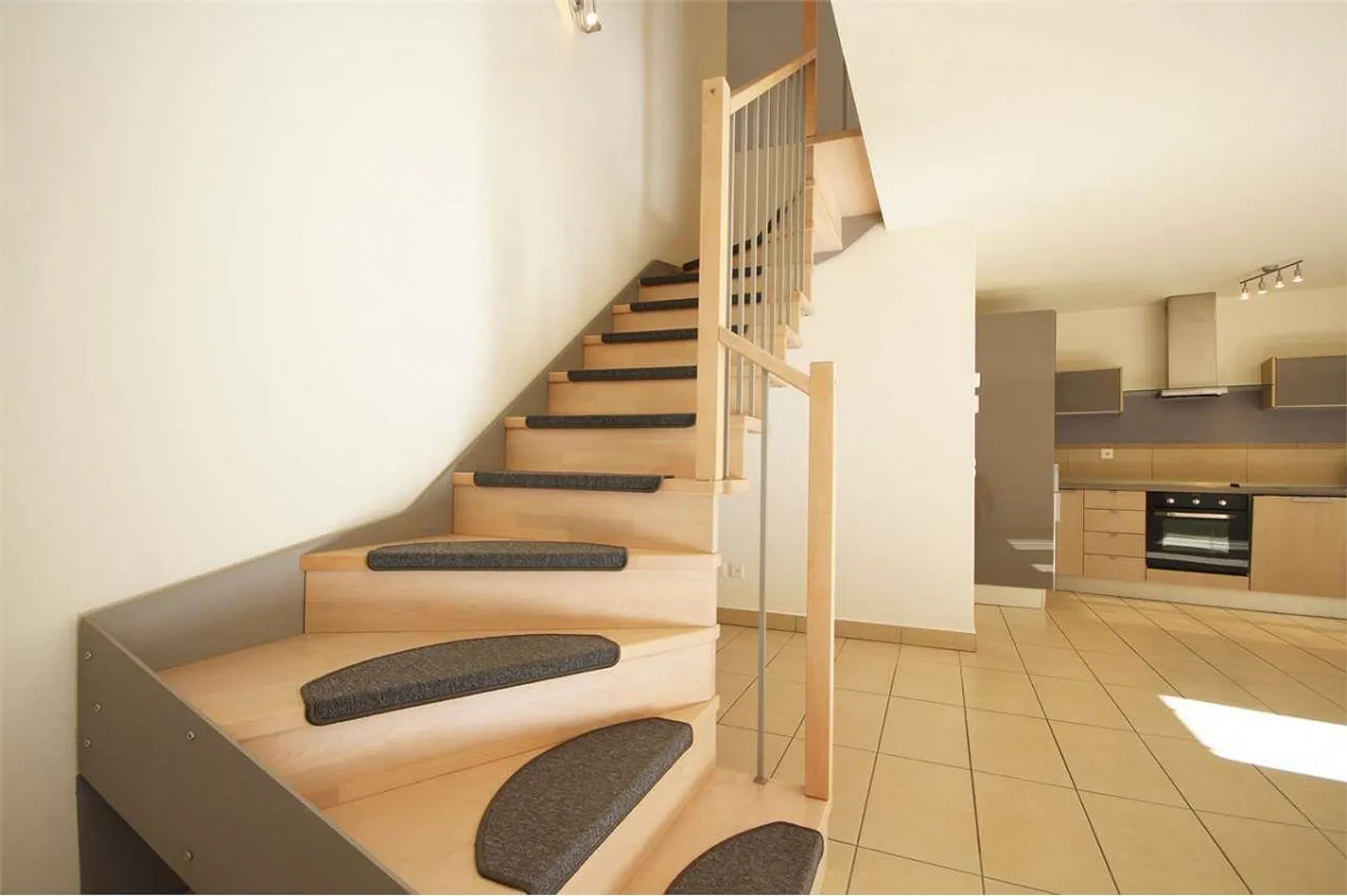 Modern duplex penthouse of 3.5 rooms in a small house - Photo 1 of 13