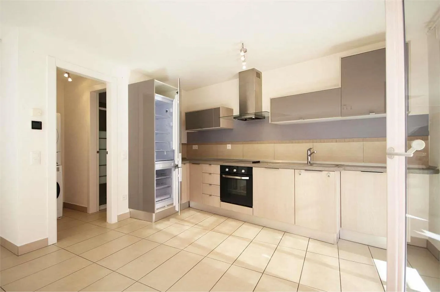 Modern duplex penthouse of 3.5 rooms in a small house - Photo 2 of 13