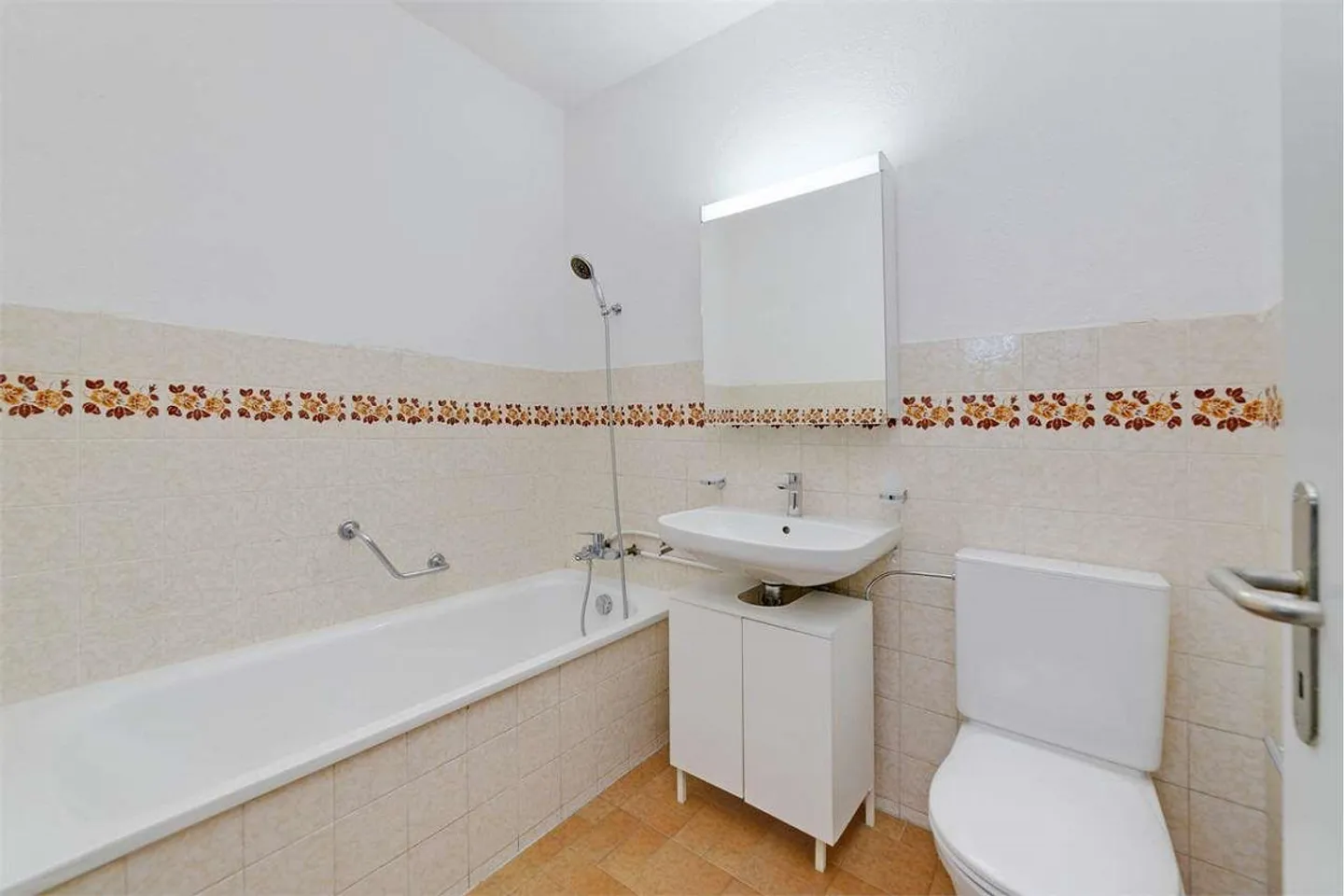 SPACIOUS AND BRIGHT 4.5 ROOMS IN BODIO - Photo 8 of 13