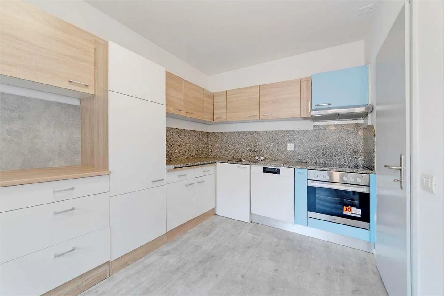 SPACIOUS AND BRIGHT 4.5 ROOMS IN BODIO - Photo 12 of 13