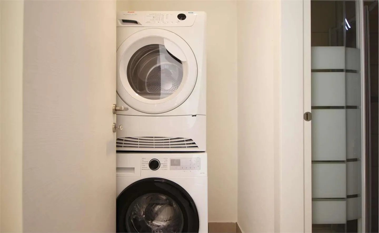 Modern duplex penthouse of 3.5 rooms in a small house - Photo 5 of 13