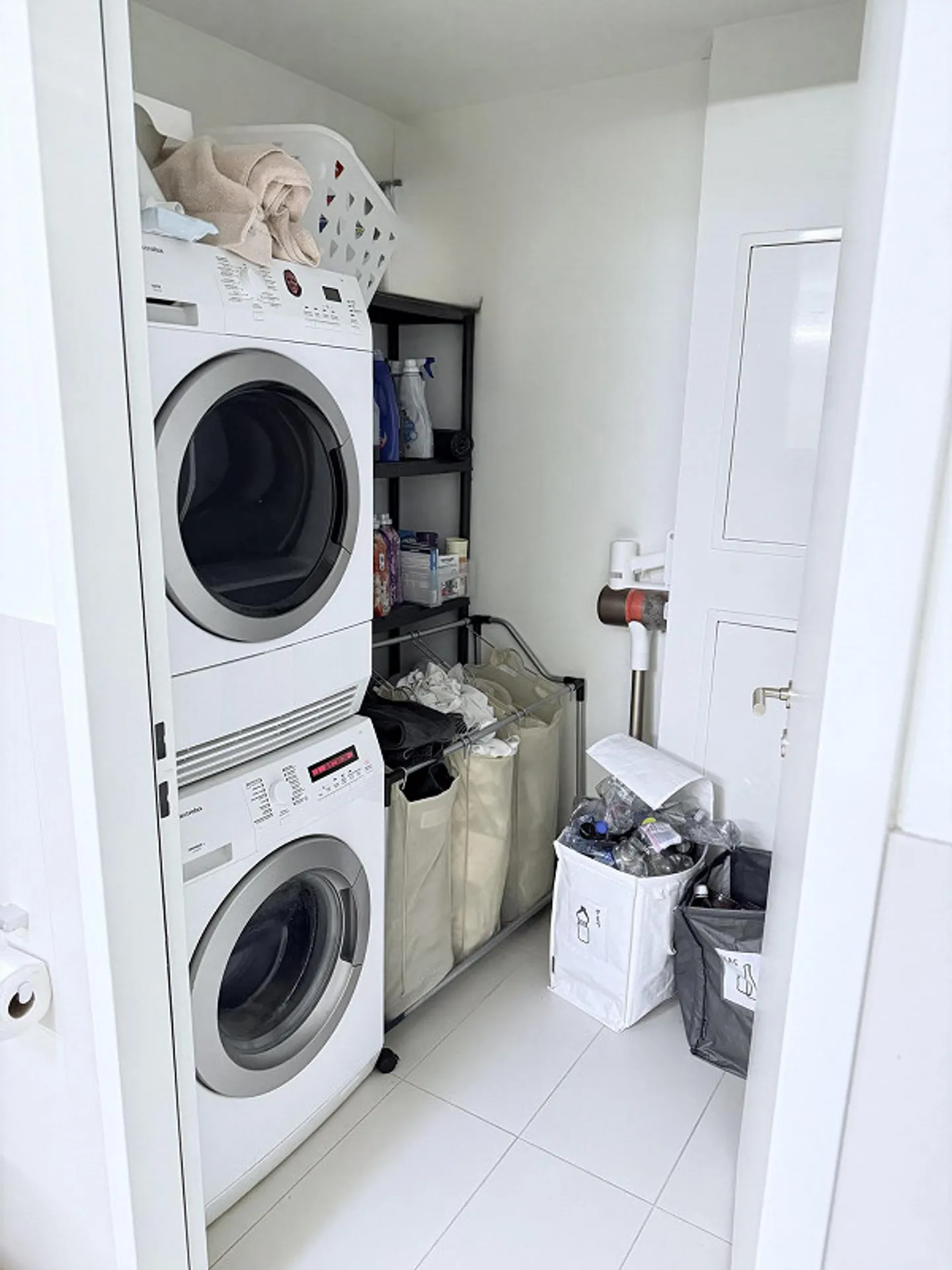 Appartement spacieux, lumineux et moderne de 3,5 pièces à 25 minutes de Zurich - Photo 8 sur 9