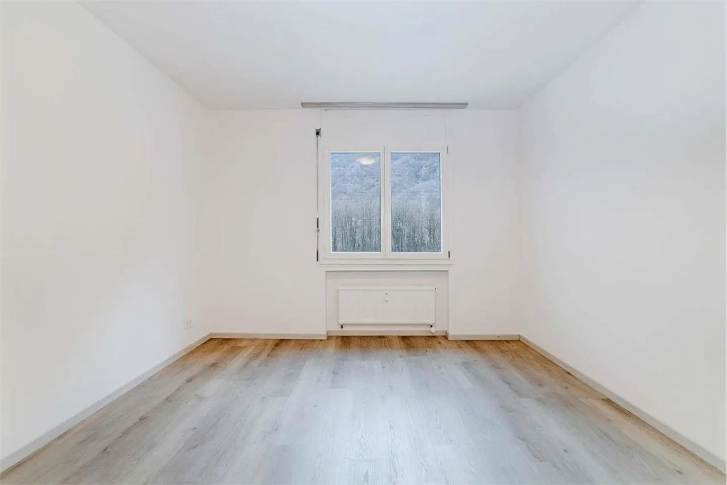 SPACIOUS AND BRIGHT 4.5 ROOMS IN BODIO - Photo 2 of 13