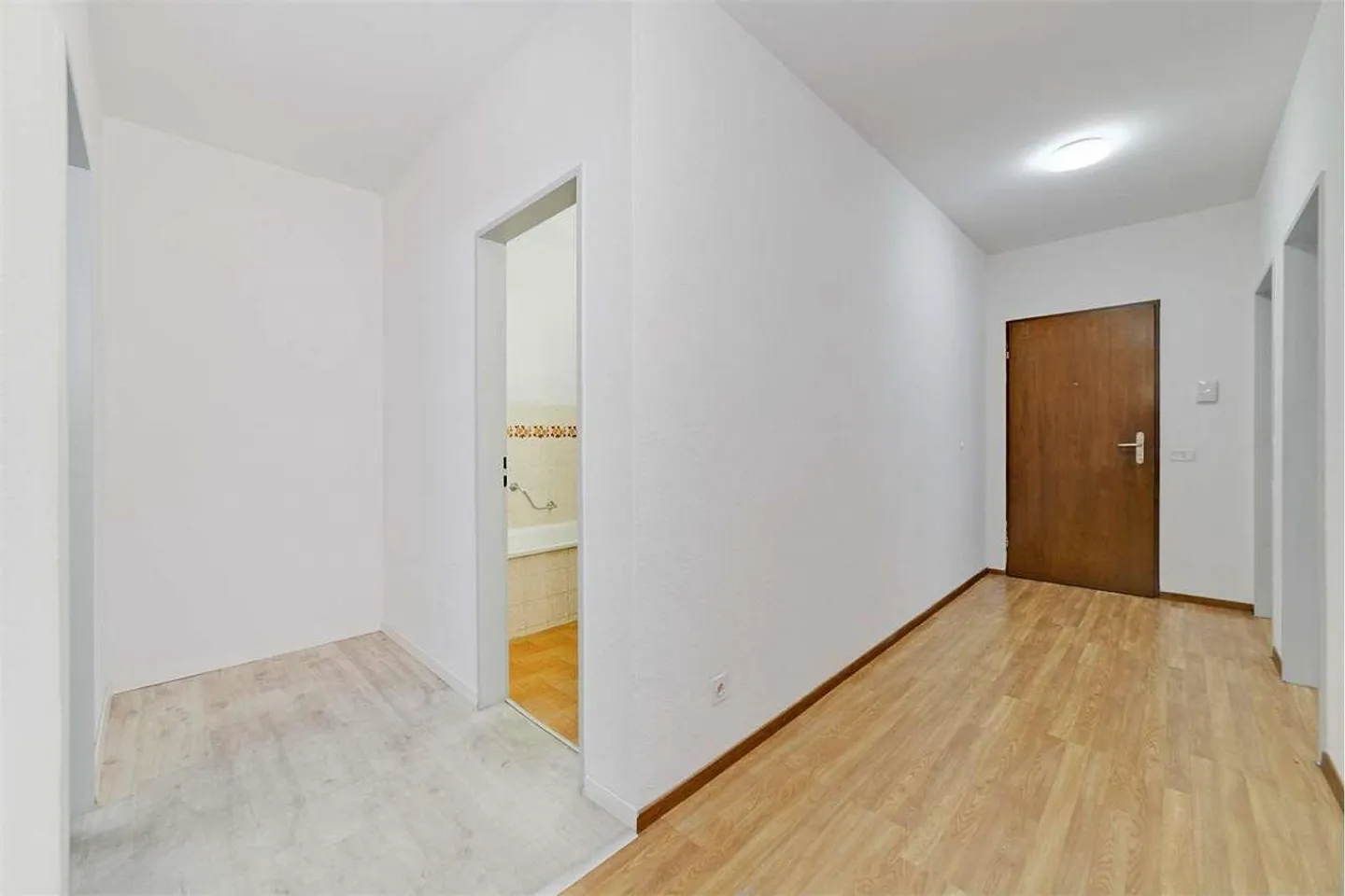 SPACIOUS AND BRIGHT 4.5 ROOMS IN BODIO - Photo 5 of 13