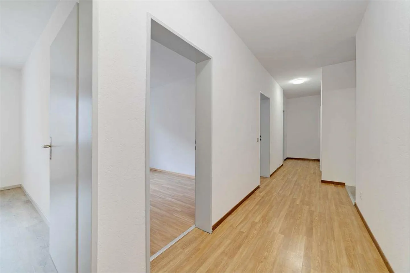 SPACIOUS AND BRIGHT 4.5 ROOMS IN BODIO - Photo 6 of 13