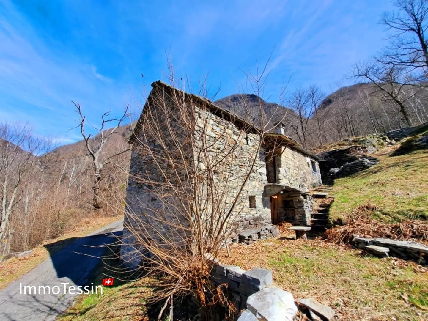 Rustico in una posizione isolata straordinaria in mezzo a un terreno di 10.000 m2 - Foto 6 di 13