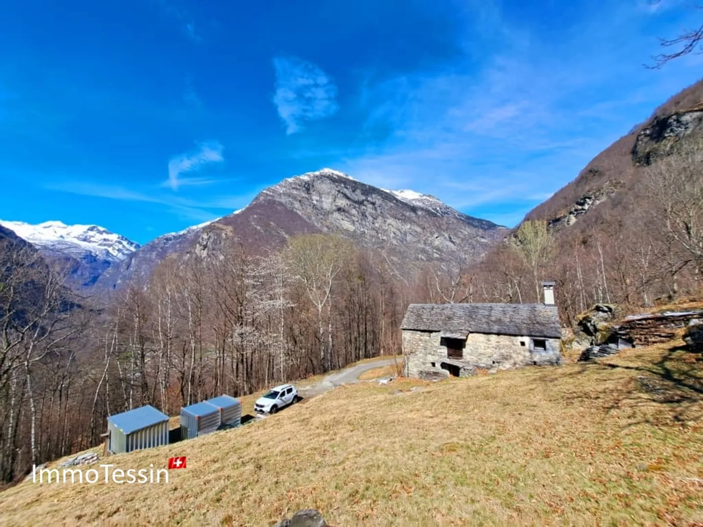 Rustico in una posizione isolata straordinaria in mezzo a un terreno di 10.000 m2 - Foto 3 di 13
