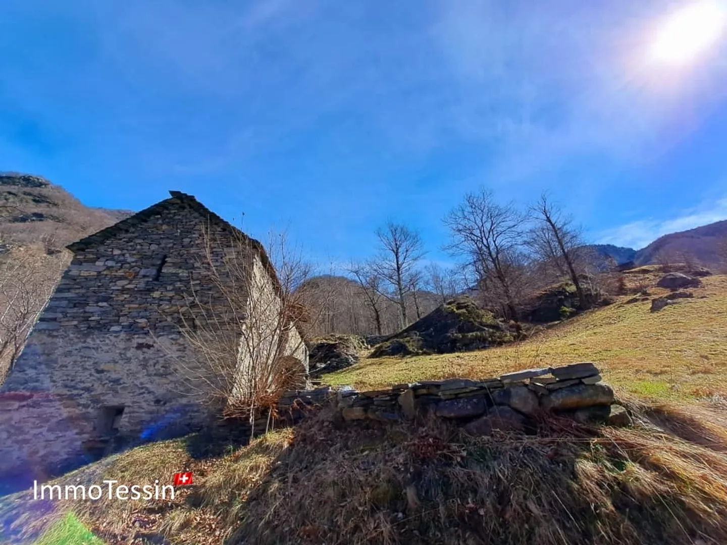 Rustico in una posizione isolata straordinaria in mezzo a un terreno di 10.000 m2 - Foto 8 di 13