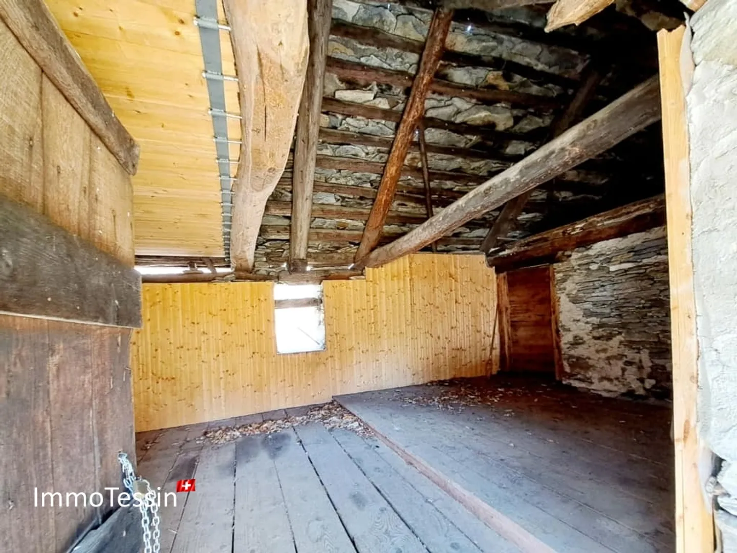 Rustico in una posizione isolata straordinaria in mezzo a un terreno di 10.000 m2 - Foto 11 di 13