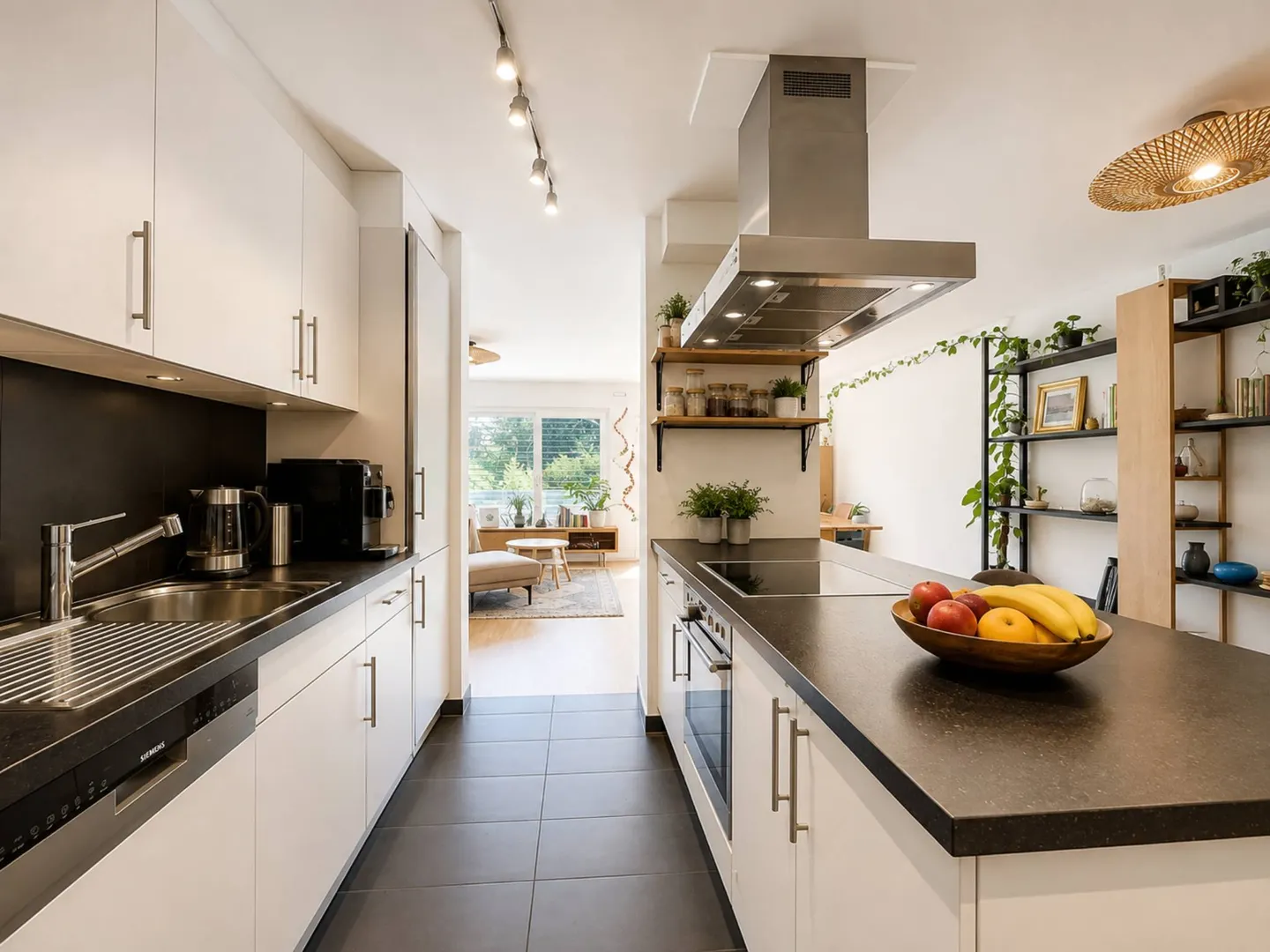 Modern Apartment with Terrace - Photo 5 of 12