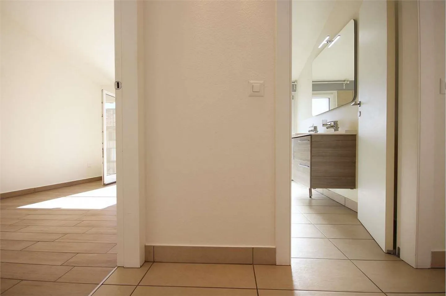 Modern duplex penthouse of 3.5 rooms in a small house - Photo 13 of 13