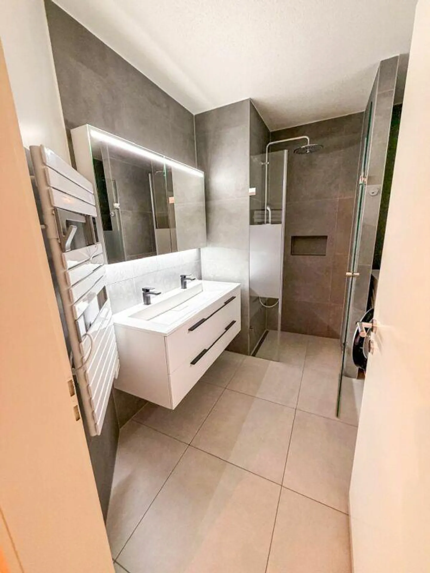 6-Room Single-Family House with View of Aare & Federal Palace - Photo 10 of 12