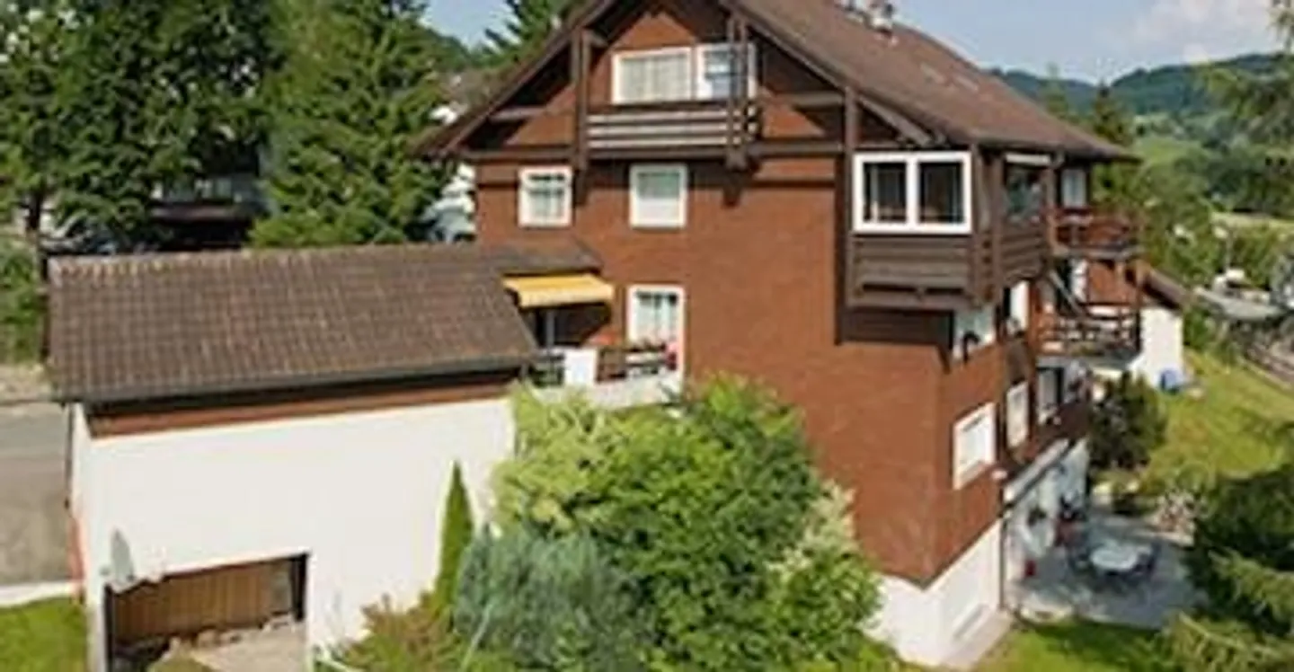 Grosse 1,5-Zimmer-Dachwohnung mit Balkon - Foto 2 von 9