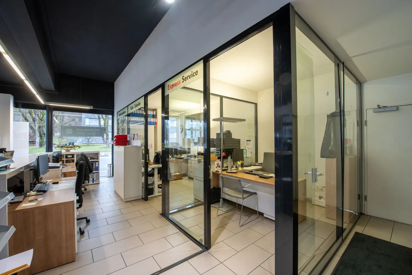 Proprietà commerciale con garage in una posizione privilegiata a Berna - utilizzo versatile e perfettamente sviluppato - Foto 5 di 13