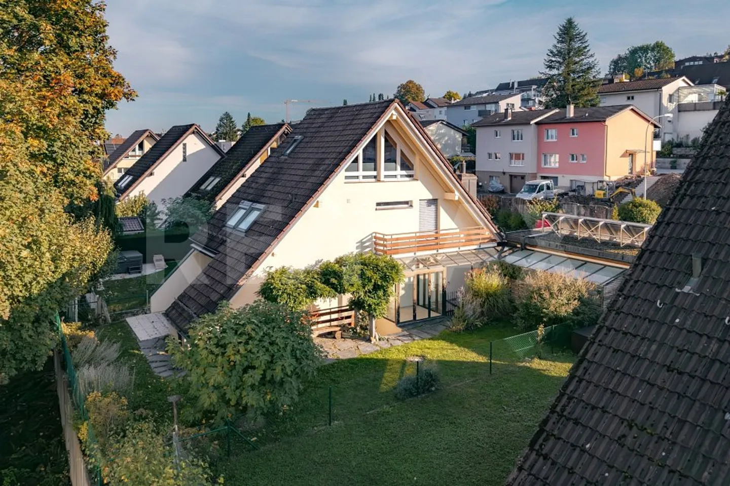 Charming 5.5-room semi-detached house in a quiet location in Dällikon - Photo 2 of 13