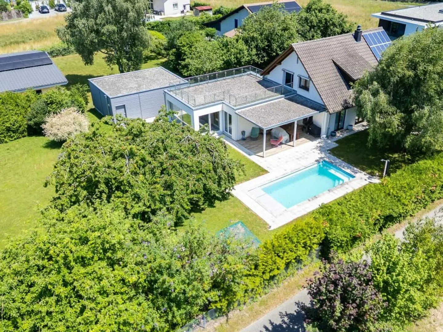 Spacieuse villa individuelle - vue imprenable et garantie sur le lac de Neuchâte - Photo 1 sur 13