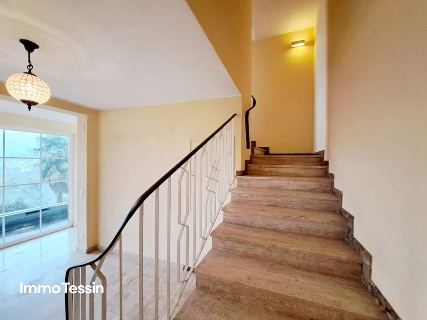 OPPORTUNITÀ: Villa esclusiva ed elegante con fascino senza tempo e vista sul Lago di Lugano - Foto 12 di 13
