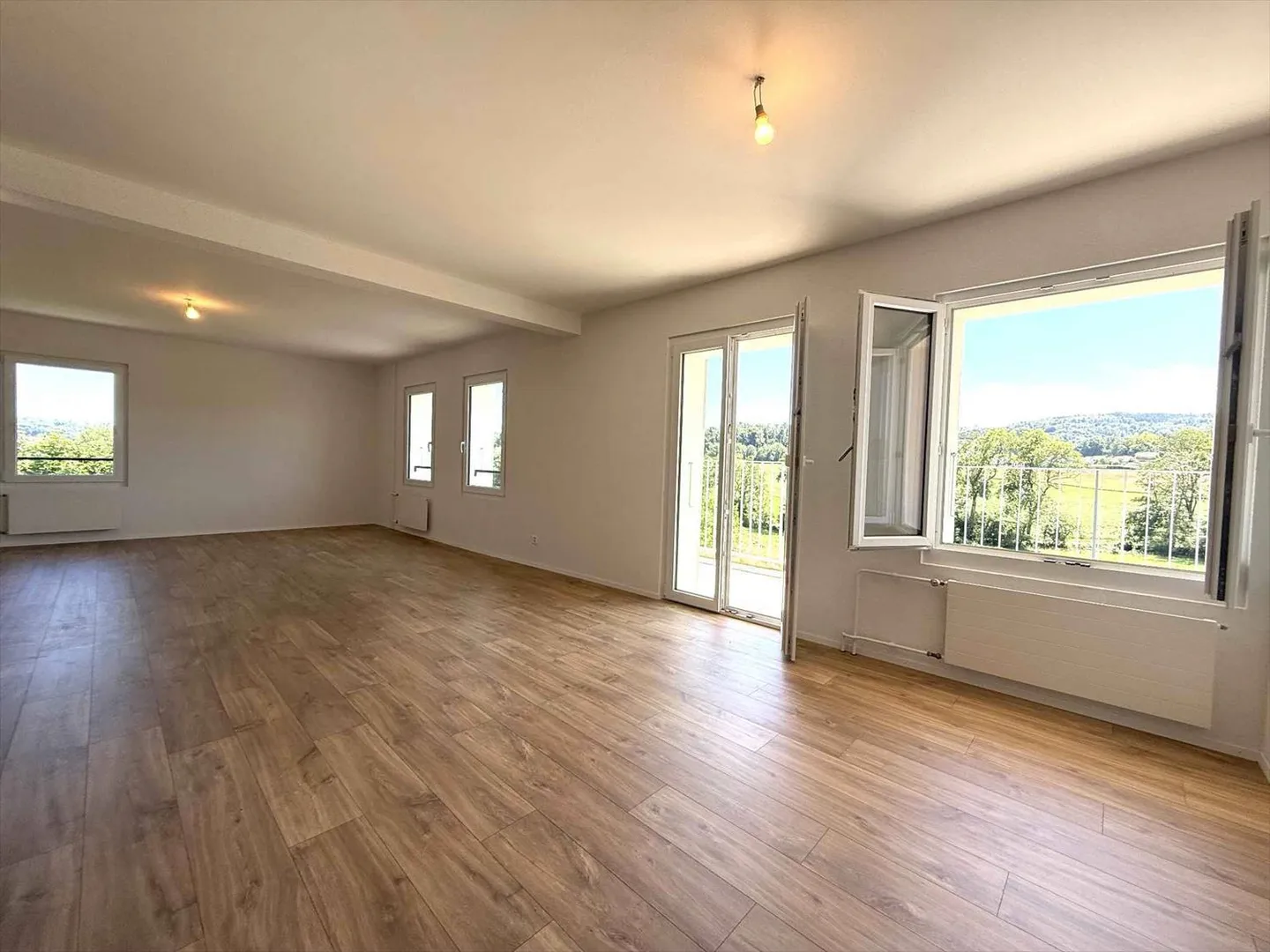 Total renovation, beautiful new apartment located on the upper ground floor. - Photo 3 of 10