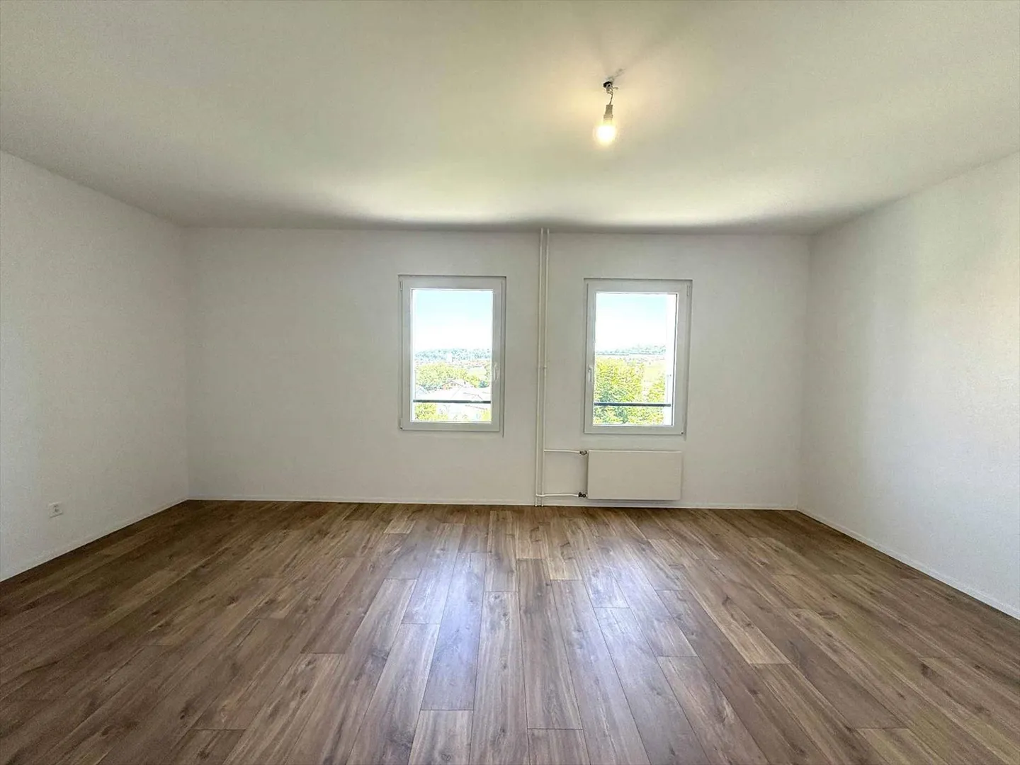 Total renovation, beautiful new apartment located on the upper ground floor. - Photo 7 of 10
