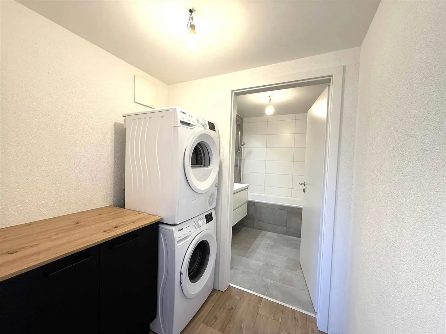 Total renovation, beautiful new apartment located on the upper ground floor. - Photo 9 of 10