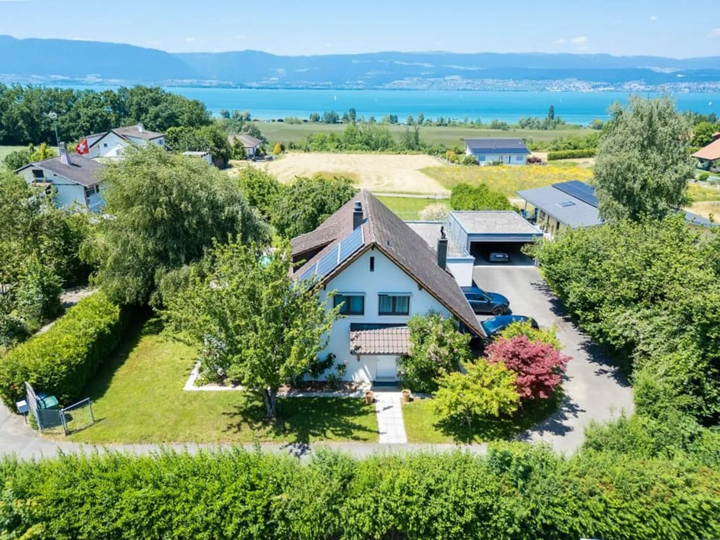 Spacieuse villa individuelle - vue imprenable et garantie sur le lac de Neuchâte - Photo 3 sur 13