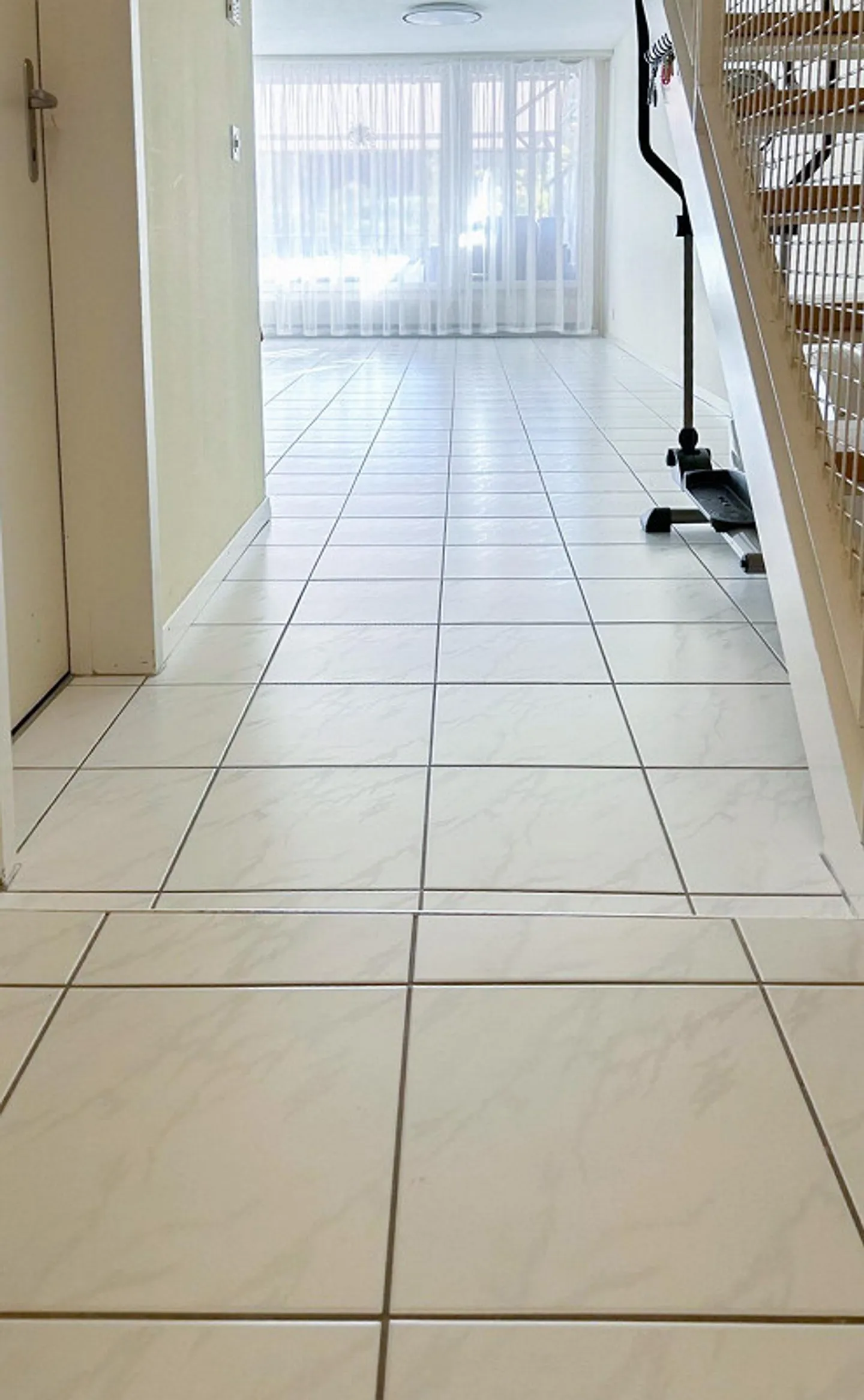 Appartement en duplex dans le quartier populaire de Ruopigen ! - Photo 2 sur 8