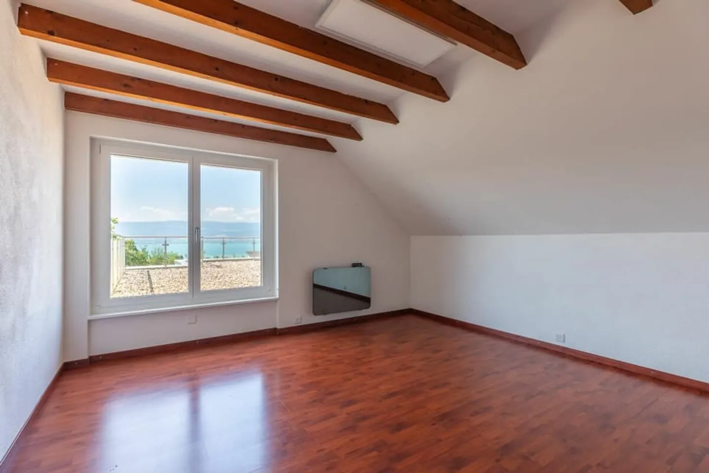 Spacieuse villa individuelle - vue imprenable et garantie sur le lac de Neuchâte - Photo 8 sur 13