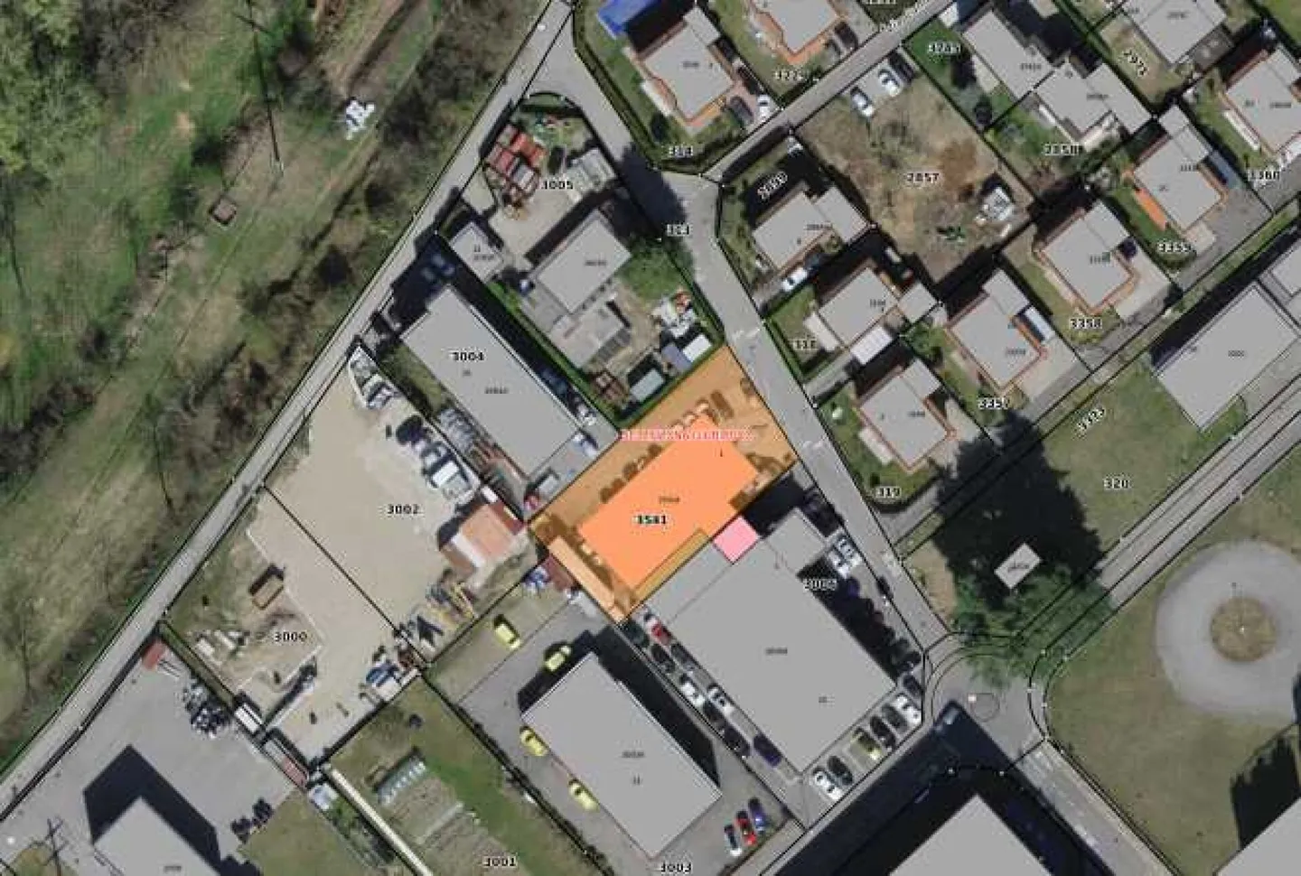 Vendita di un terreno con permesso di costruzione per la realizzazione di un edificio amministrativo/commerciale con magazzini e parcheggi - Foto 3 di 3