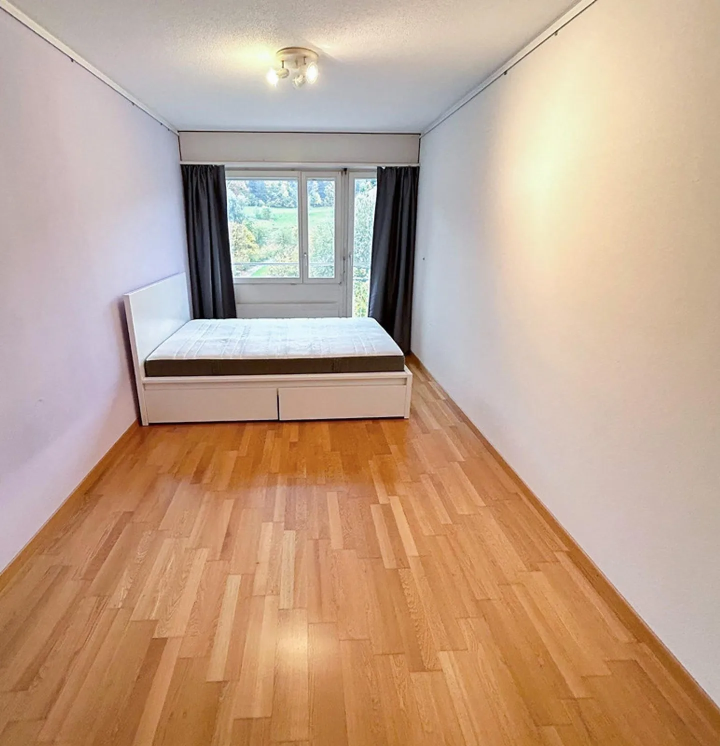 Appartement en duplex dans le quartier populaire de Ruopigen ! - Photo 4 sur 8