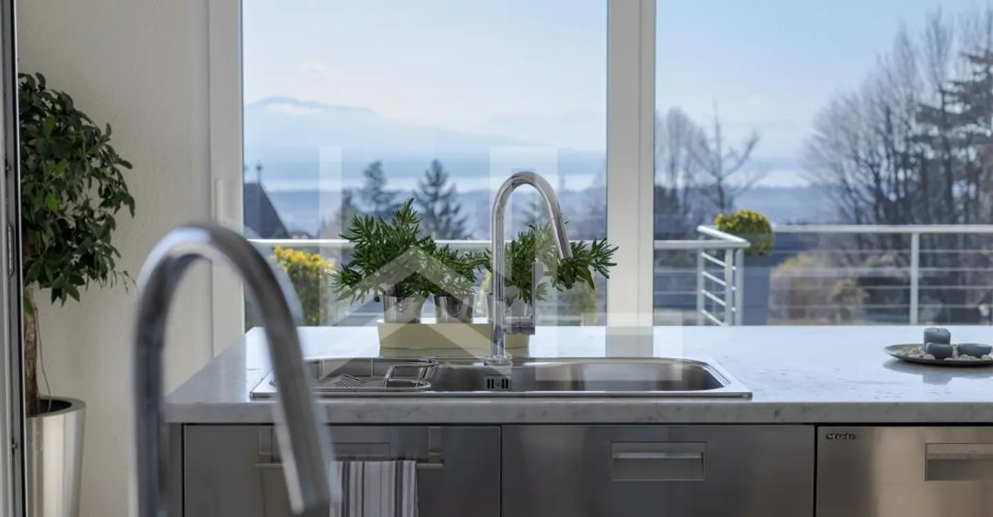 Exceptional contemporary villa with spectacular panorama over the lake - Photo 5 of 10