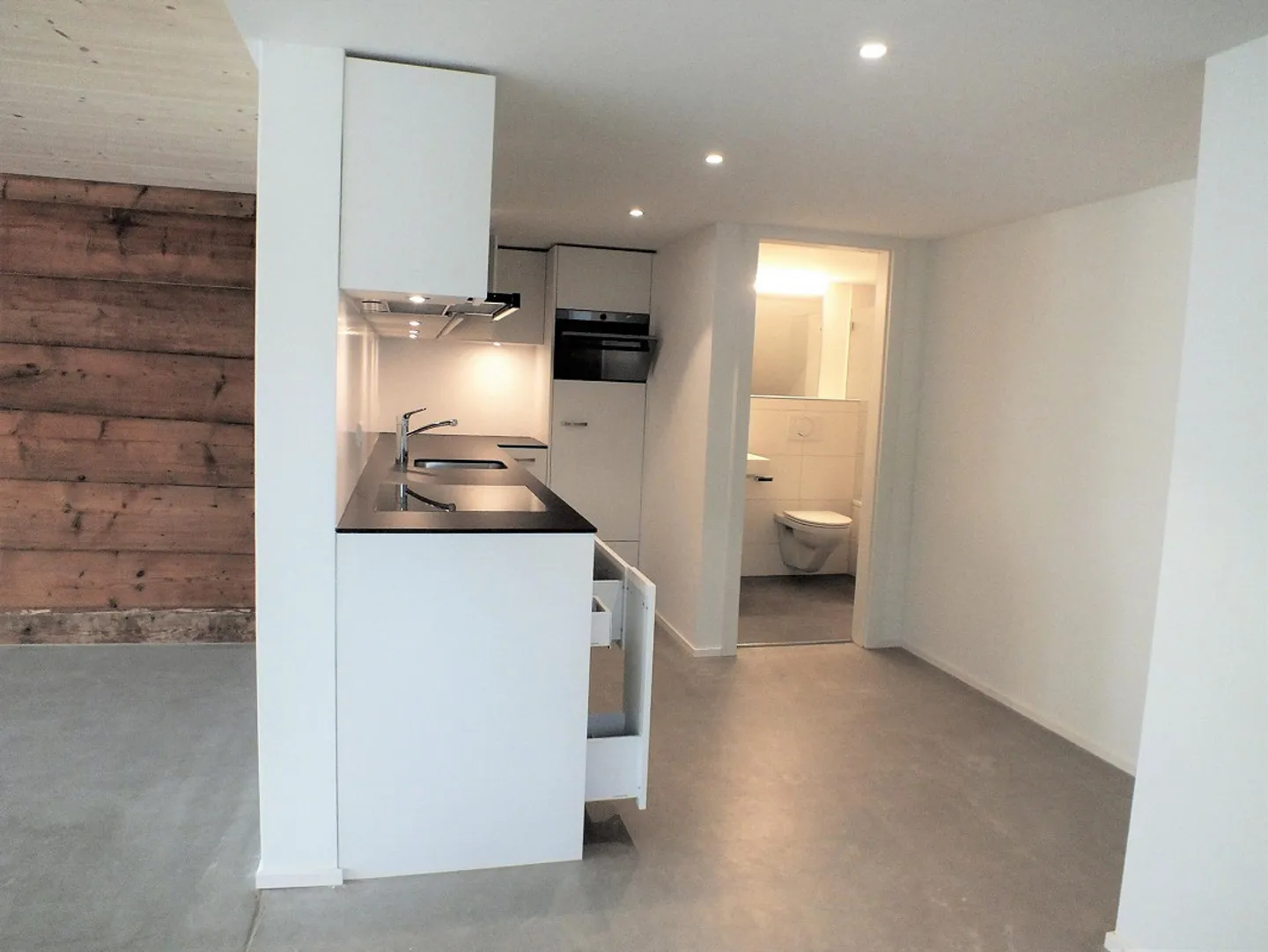 2 Room Apartment - Photo 4 of 7