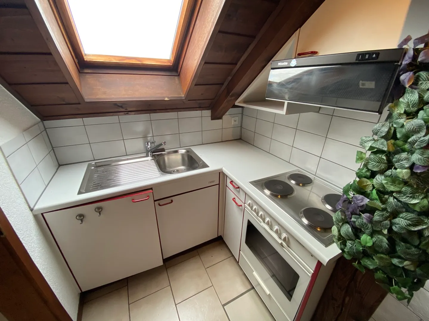 Charming Studio near Train Station - Photo 3 of 12
