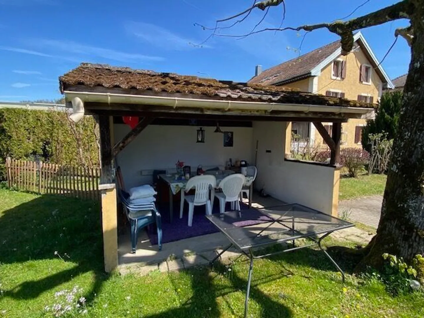 Charming Studio near Train Station - Photo 8 of 12