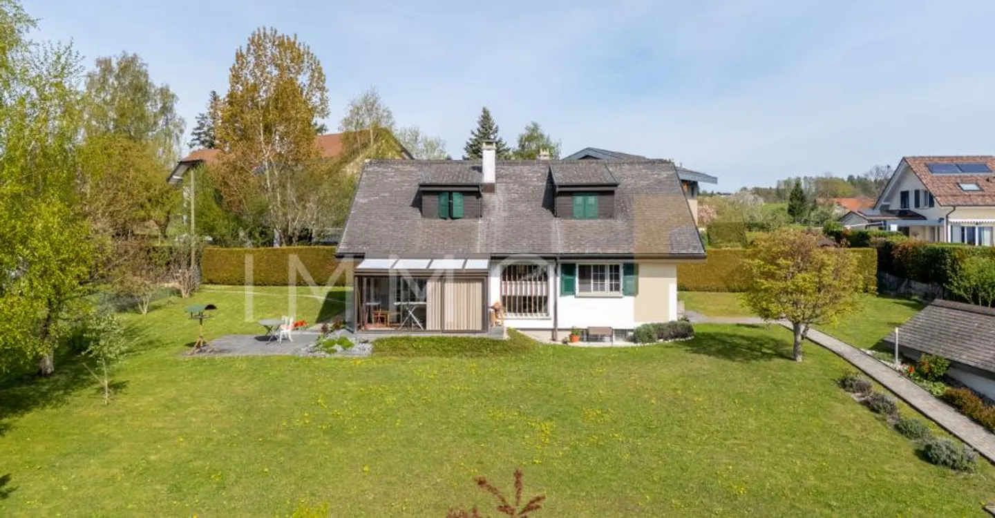 Detached house with a view of the Alps on a plot of 800 m² - Photo 2 of 11